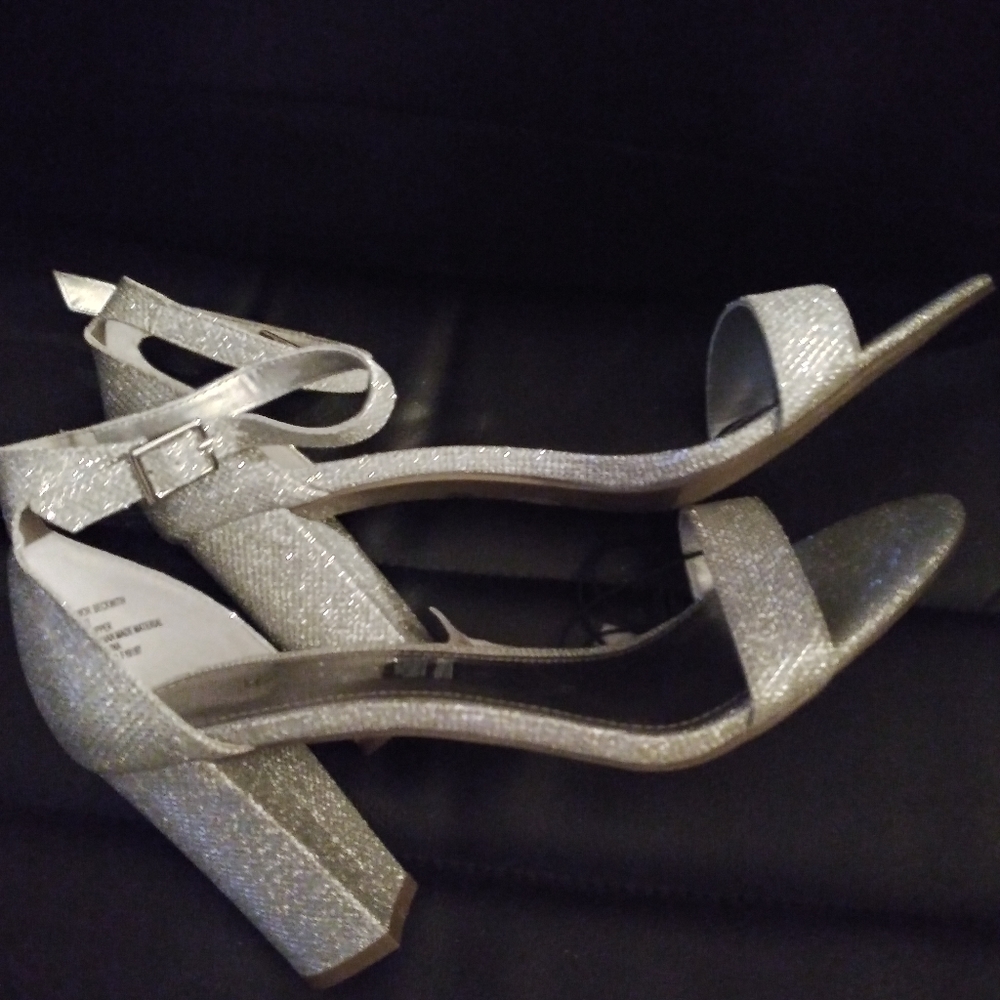Heels - Picture 3 of 4